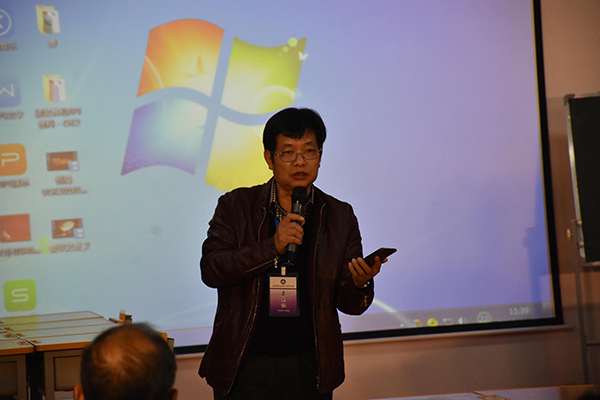 南宁二中新民教育集团吴红坚董事长对“三学一用”教学模式进行点评6.jpg