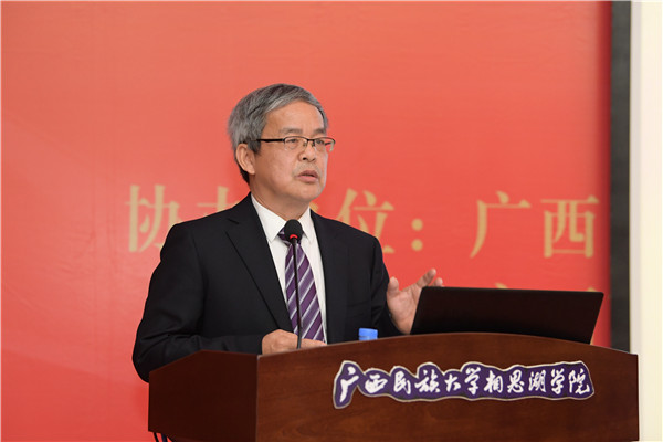 7广西民族大学相思湖学院院长农克忠作为“特色学校”代表发言.JPG