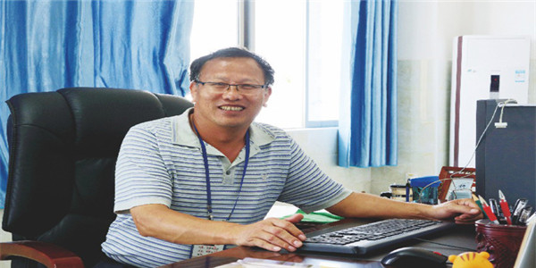 3南宁市东盟中学校长何家成.jpg