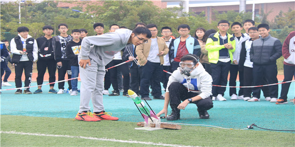 4、学校“科技节”一瞥.JPG