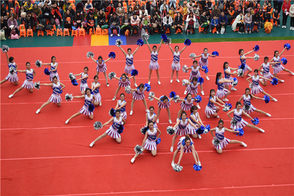 4幼儿拉拉操表演.jpg