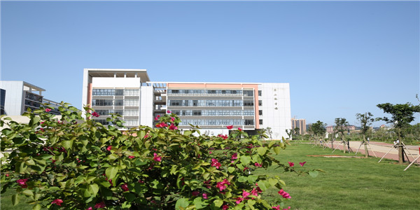 3教学楼.jpg