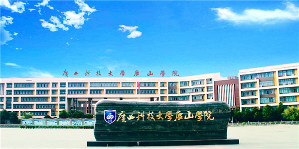 1 校门.jpg
